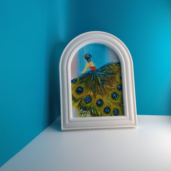 Beautiful Lady in Peacock Dress  5"x7" within a new arch shape white Frame - Picture 2 of 7